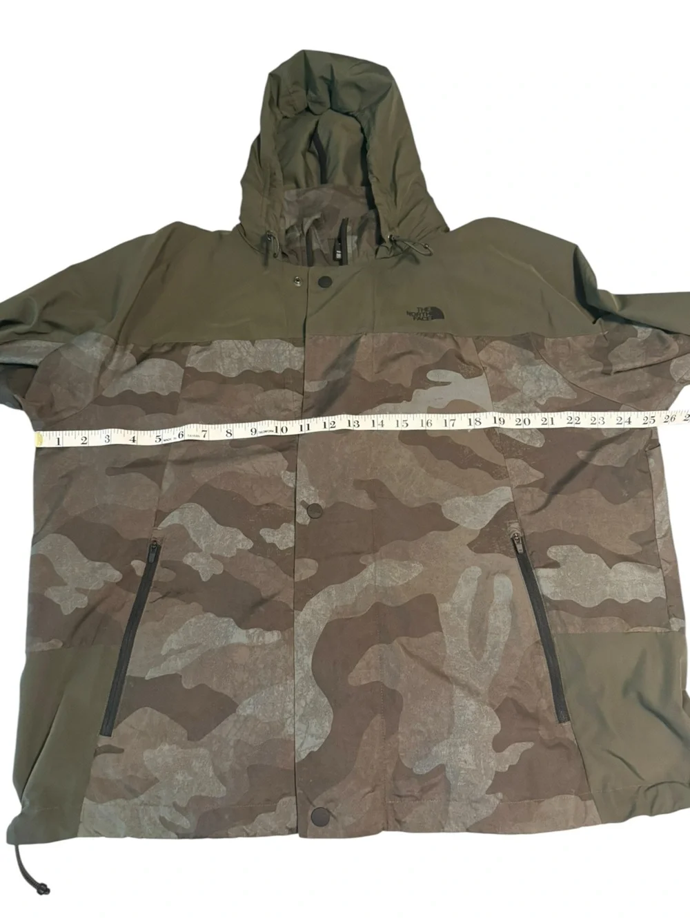 The North Face Women's Olive Green & Camo Hooded Utility Windbreaker Jacket - Picture 12 of 12